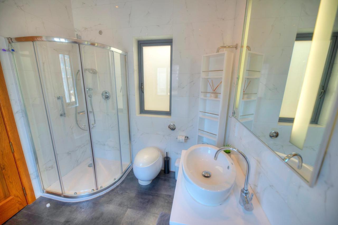 Spacious 3bedrooms With Spectacular Views Goslm-6