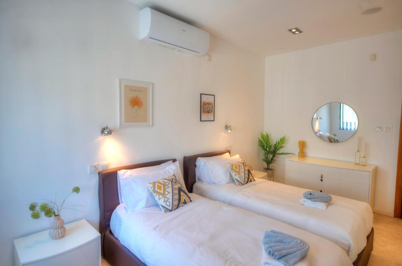 Spacious 3bedrooms With Spectacular Views Goslm-6
